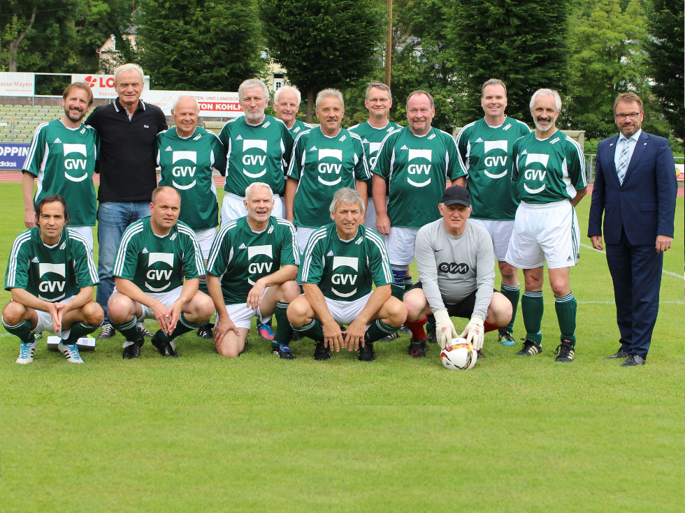 Das Bürgermeister-Team beim Abschiedsspiel des langjährigen Teamchefs Peter Labonte / Foto: Stadtverwaltung Lahnstein