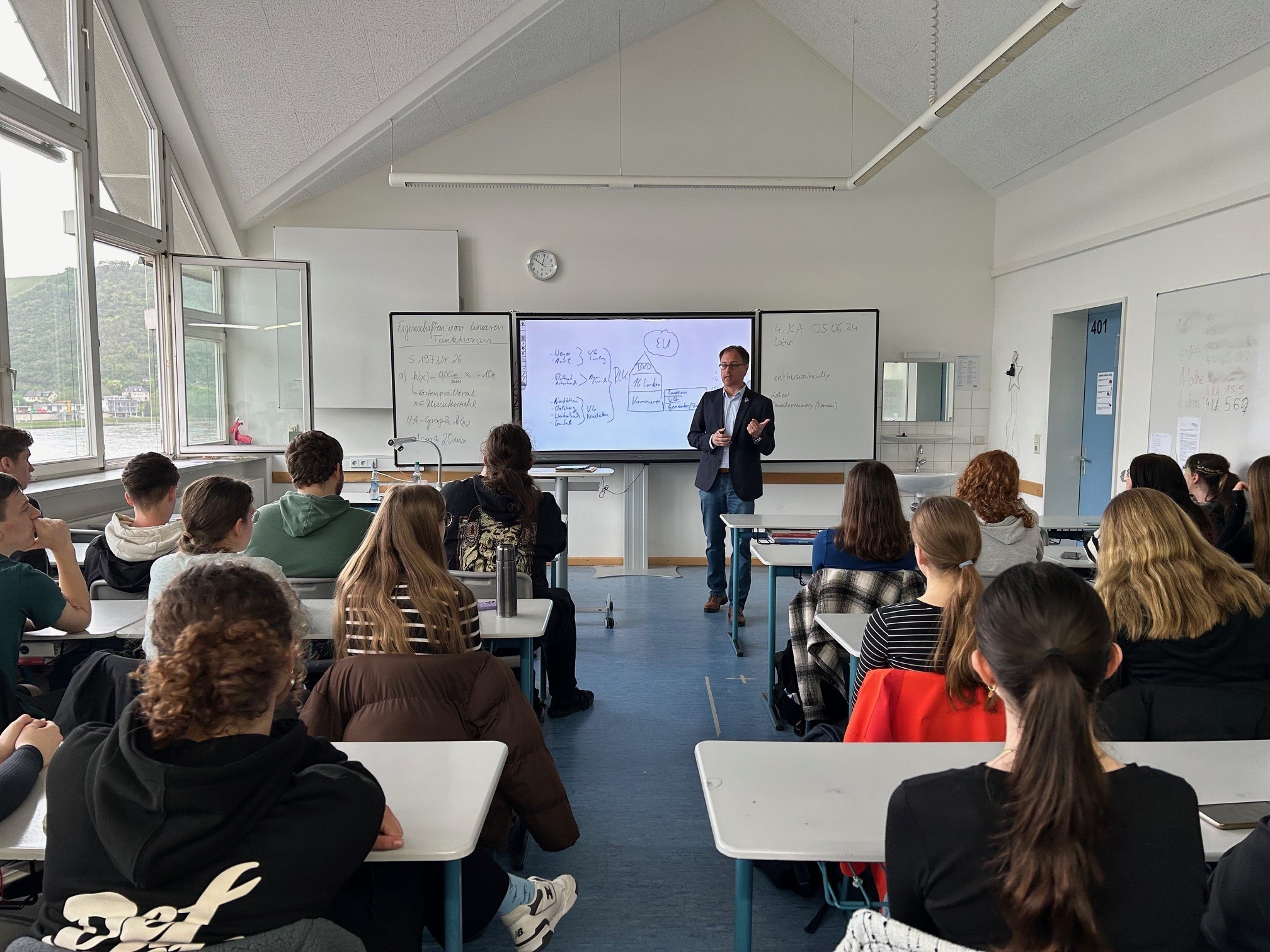 Schulklasse im Schulunterricht