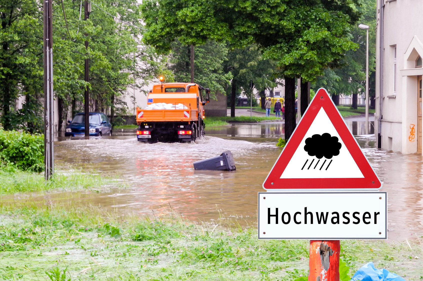 Warnschild vor Hochwasser