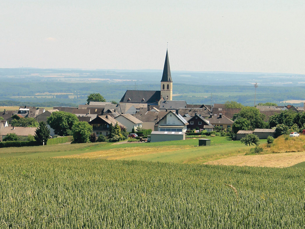 Das landwirtschaftlich geprägte Illerich liegt rund 50 km südwestlich von Koblenz am Rande des Moseltals. Von hier aus sind viele bekannte Sehenswürdigkeiten von Eifel und Mosel schnell erreichbar.