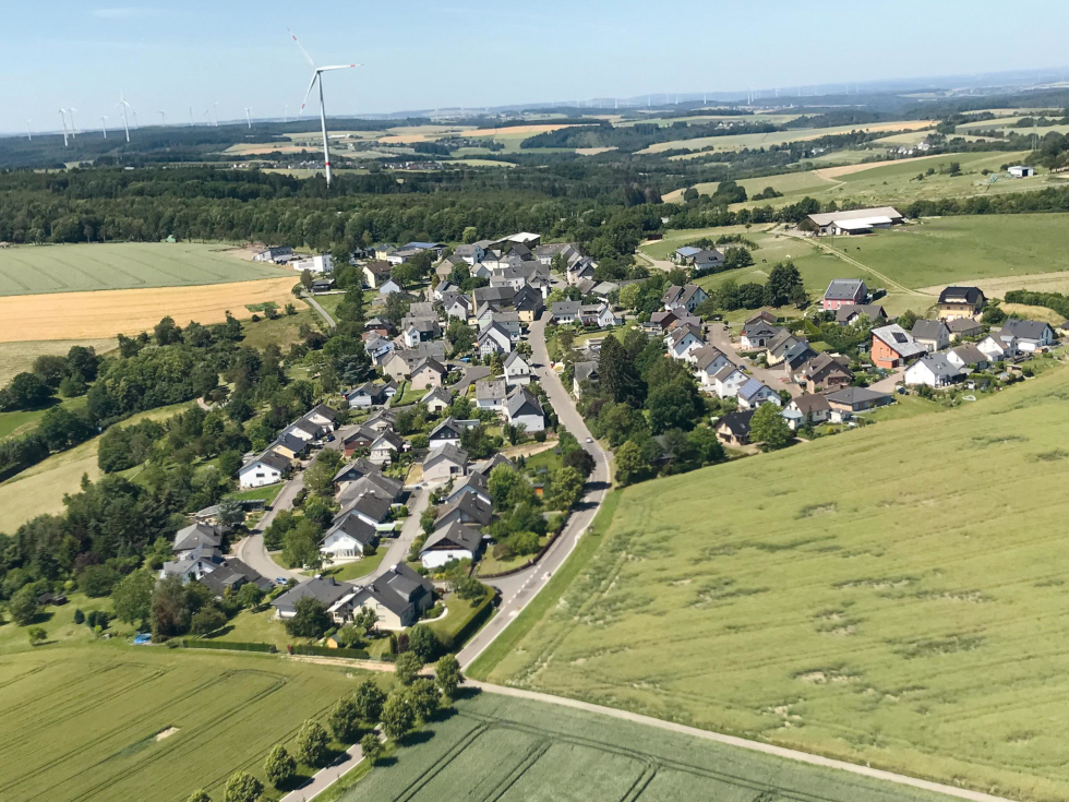 Hungenroth liegt im landschaftlich herrlichen vorderen Hunsrück, nicht weit entfernt vom Rhein. Der Ort besitzt sogar eine eigene Hymne, das „Hunschert Lied“.