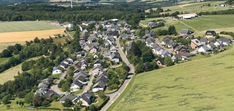 Hungenroth liegt im landschaftlich herrlichen vorderen Hunsrück, nicht weit entfernt vom Rhein. Der Ort besitzt sogar eine eigene Hymne, das „Hunschert Lied“.