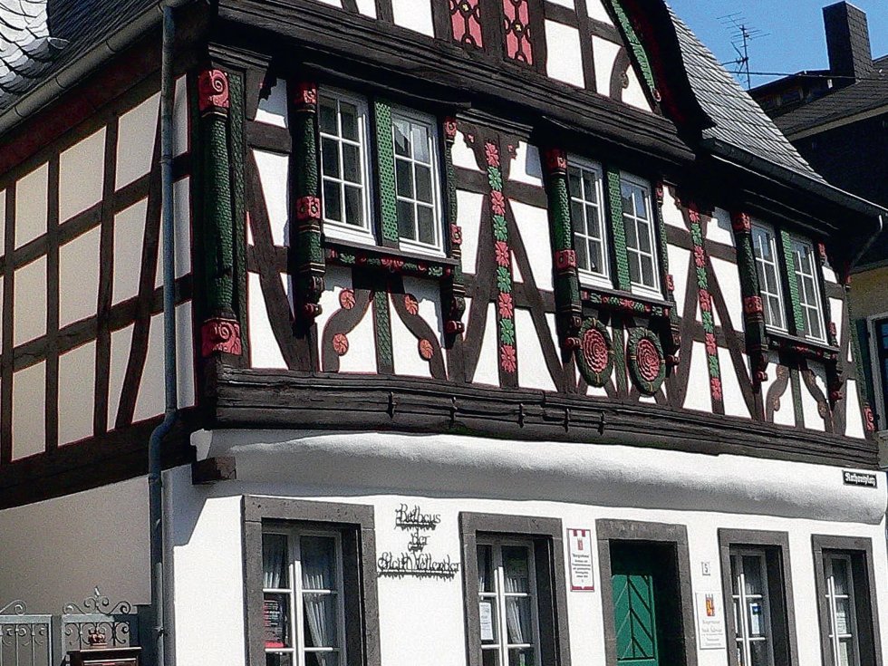 Charakteristisch für die Altstadt von Vallendar: Restaurierte Fachwerkhäuser aus dem 17. und 18. Jahrhundert dominieren die Bebauung und sorgen für historisches Flair.