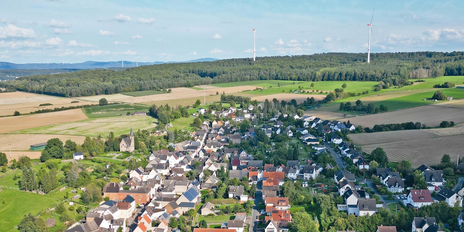 Kaltenholzhausen, von den ca. 600 Einheimischen liebevoll „Kalholze“ genannt, ist eine bezaubernde Ortsgemeinde im äußersten Osten des Landes Rheinland-Pfalz.