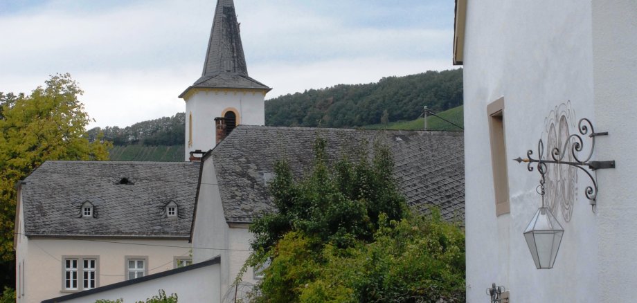 Rund um den historischen Ortskern – vorn das Beethovenhaus – vollziehen sich wichtige Entwicklungsschritte in Köwerich. Foto: Matthias Röcke 