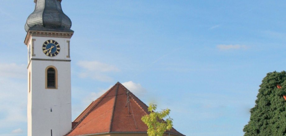 Seit 1979 ziert die protestantische Martinskirche in Gönnheim eine beeindruckende Doppelzwiebelspitze. Erbaut wurde die Kirche im 16. Jahrhundert.