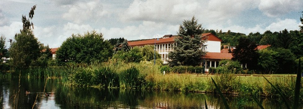 Burg Lichtenberg, eine der größten Burganlagen Deutschlands, ab etwa 1200 von den Grafen Veldenz erbaut, fiel sie 1799 einem Großbrand zum Opfer und wurde, besonders seit dem Übergang an den Landkreis Kusel 1971, behutsam restauriert. / © Bruno L. Klamm, Mannheim