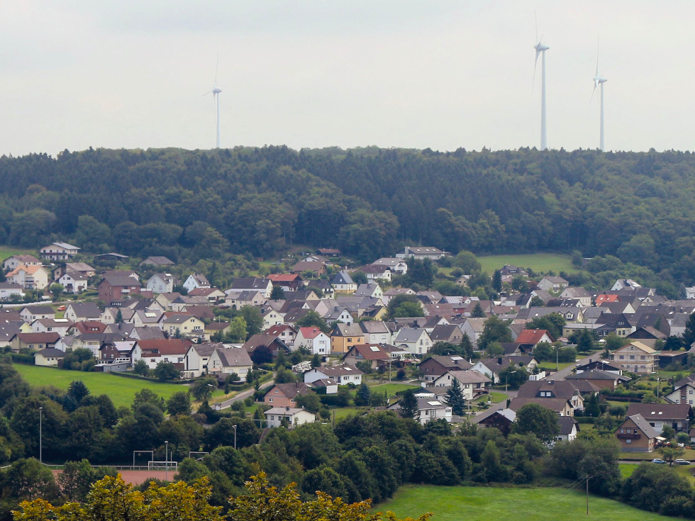 Das beschauliche Girkenroth besaß einen bedeutenden Steinbruch, der das Dorf um die Jahrhundertwende rasch wachsen ließ. Heute leben rund 600 Menschen in der Ortsgemeinde.