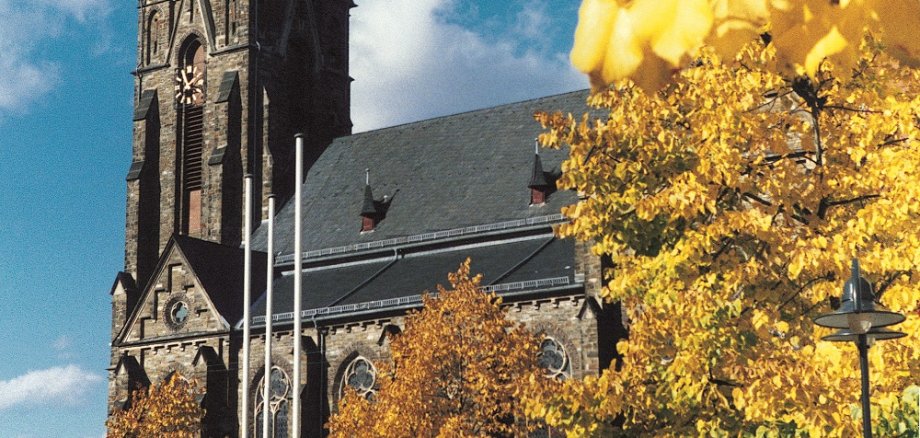 Die neugotische Kirche St. Michael in Kirchen. / © Verbandsgemeinde Kirchen