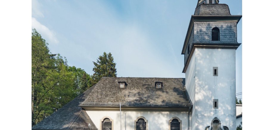 Wandern im Westerwald: Die St. Kastor Kirche in Rengsdorf ist Startpunkt der Laubach-Kelten-Tour – eine von zahlreichen Wander-Routen in der neuen Verbandsgemeinde Rengsdorf-Waldbreitbach. Foto: VG Rengsdorf-Waldbreitbach