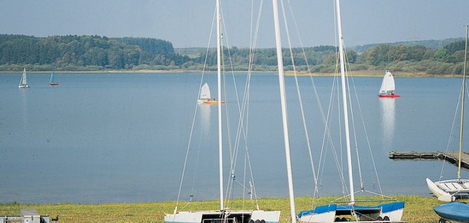 Im Ortsgebiet von Rehe (VG Rennerod/Westerwald) befindet sich der größte Teil der Krombachtalsperre. Neben der Stromerzeugung dient sie dem Hochwasserschutz und der Naherholung mit einem Feriendorf, Campingplätzen, Segelund Surfmöglichkeiten.