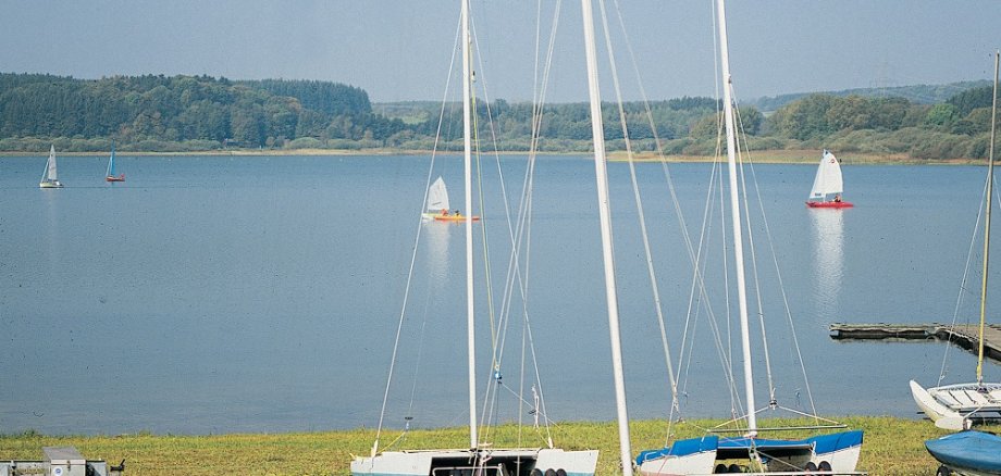 Im Ortsgebiet von Rehe (VG Rennerod/Westerwald) befindet sich der größte Teil der Krombachtalsperre. Neben der Stromerzeugung dient sie dem Hochwasserschutz und der Naherholung mit einem Feriendorf, Campingplätzen, Segelund Surfmöglichkeiten.