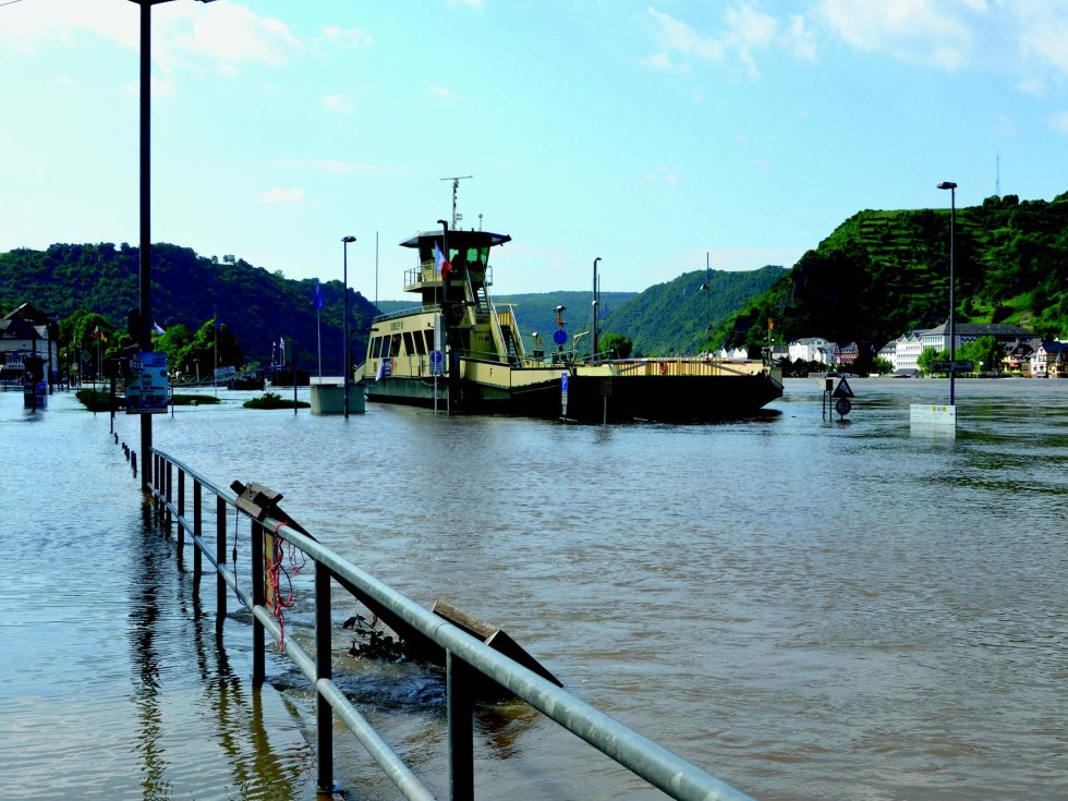 Hochwasser an den Flüssen: Zu den Schäden und Beeinträchtigungen zählt auch die Unterbrechung wichtiger Verkehrsverbindungen. Foto: Dr. Barbara Manthe-Romberg