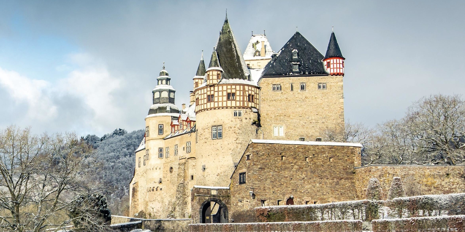 Im Mittelalter eine Burg, ab der Barockzeit ein romantisches Schloss: In Bürresheim (Ortsgemeinde St. Johann/VG Vordereifel) wurden schon Filme gedreht.