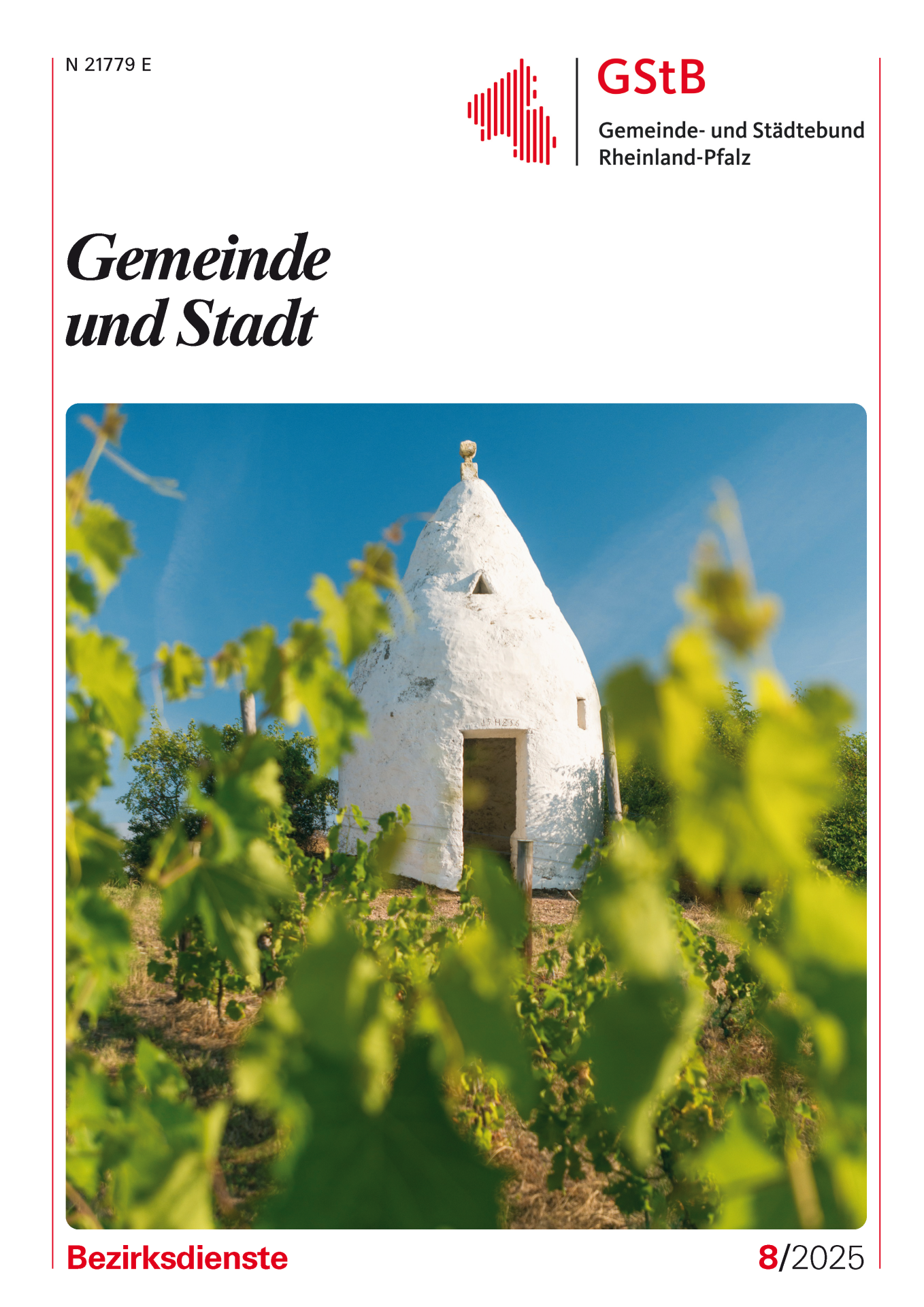 August-Ausgabe der Gemeinde und Stadt. Cover der Gemeinde und Stadt August 2025 mit einem Foto eines kleinen Weinbergshäuschens umgeben von Eben und vor blauem Himmel.