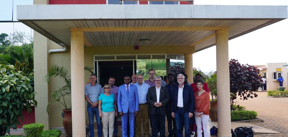 Vertreter der HöV Rheinland-Pfalz, des Gemeinde- und Städtebundes Rheinland-Pfalz, der Kommunal-Akademie und der Stadt Mayen mit Vertretern von RALGA (Rwandan Association of Local Government Authorities) und LGI (Local Governance Institut Rwanda) bei einem Arbeitstreffen in Kigali