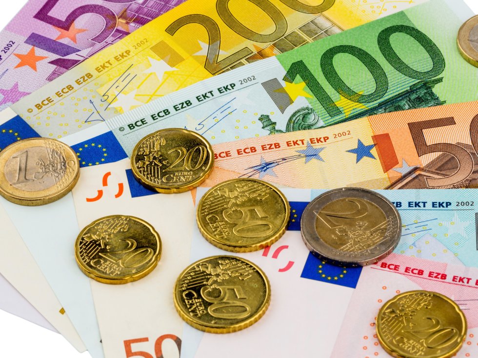 Euronoten und -münzen © Gina Sanders – Fotolia.com
