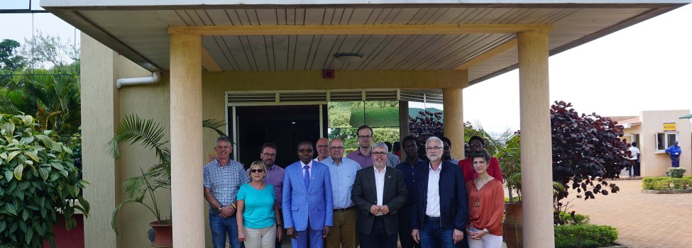 Vertreter der HöV Rheinland-Pfalz, des Gemeinde- und Städtebundes Rheinland-Pfalz, der Kommunal-Akademie und der Stadt Mayen mit Vertretern von RALGA (Rwandan Association of Local Government Authorities) und LGI (Local Governance Institut Rwanda) bei einem Arbeitstreffen in Kigali / © HöV RLP