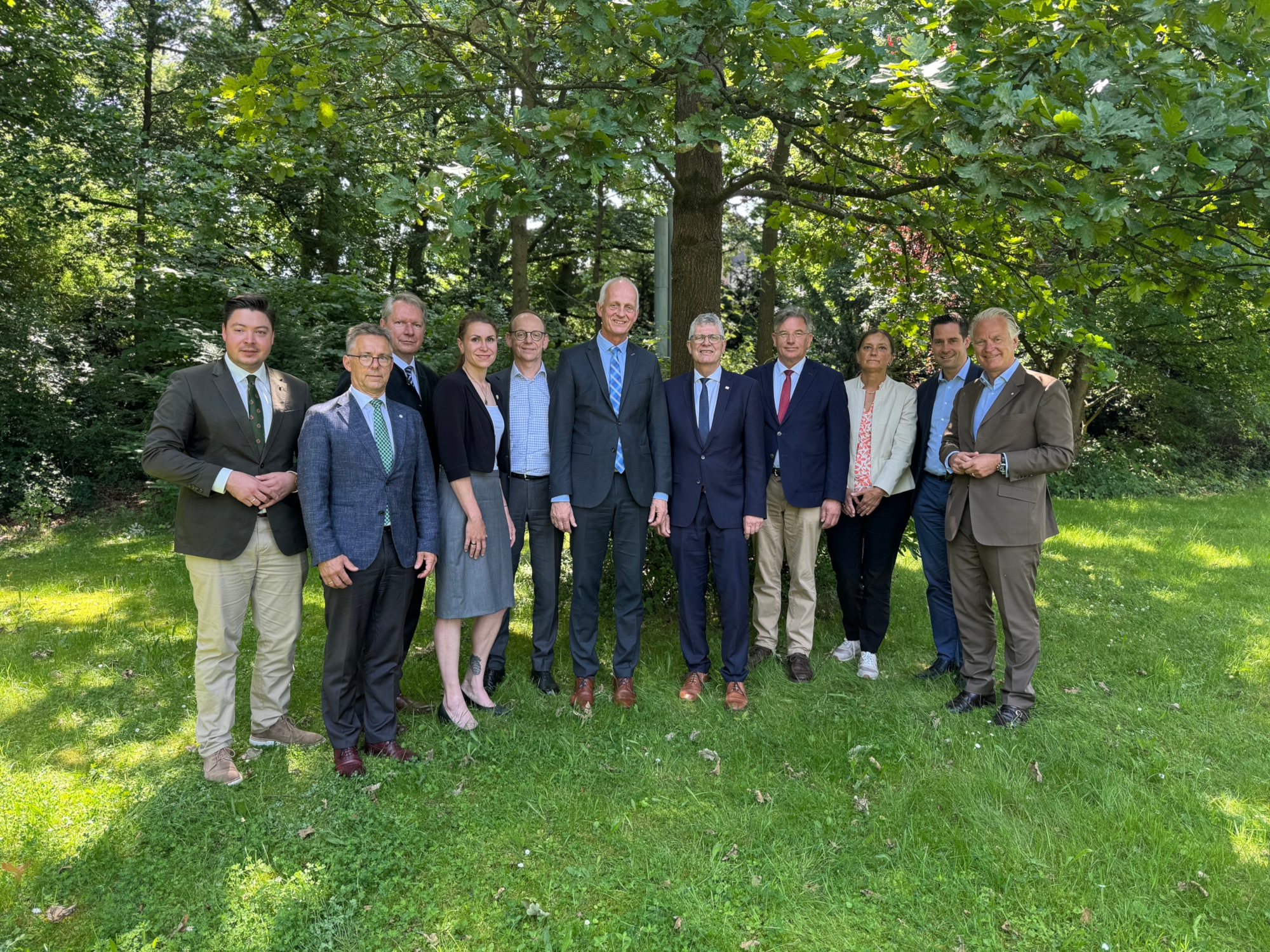 Gruppenfoto der Mitglieder des neu gewählten DFWR-Präsidiums mit  DFWR-Präsident Christian Haase in der Mitte.