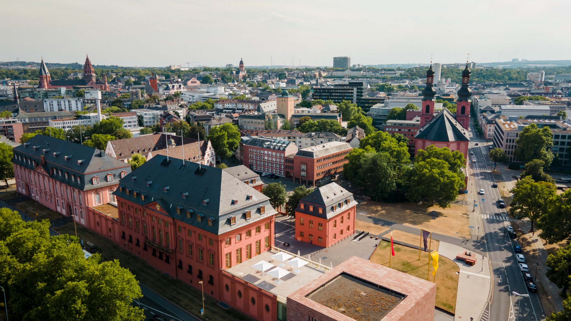 Luftaufnahme vom Landtag Rheinland-Pfalz