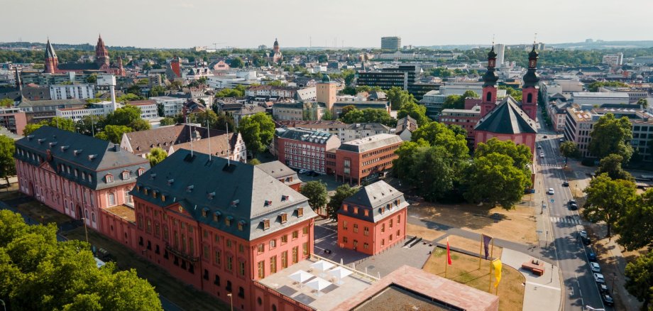 Luftaufnahme vom Landtag Rheinland-Pfalz