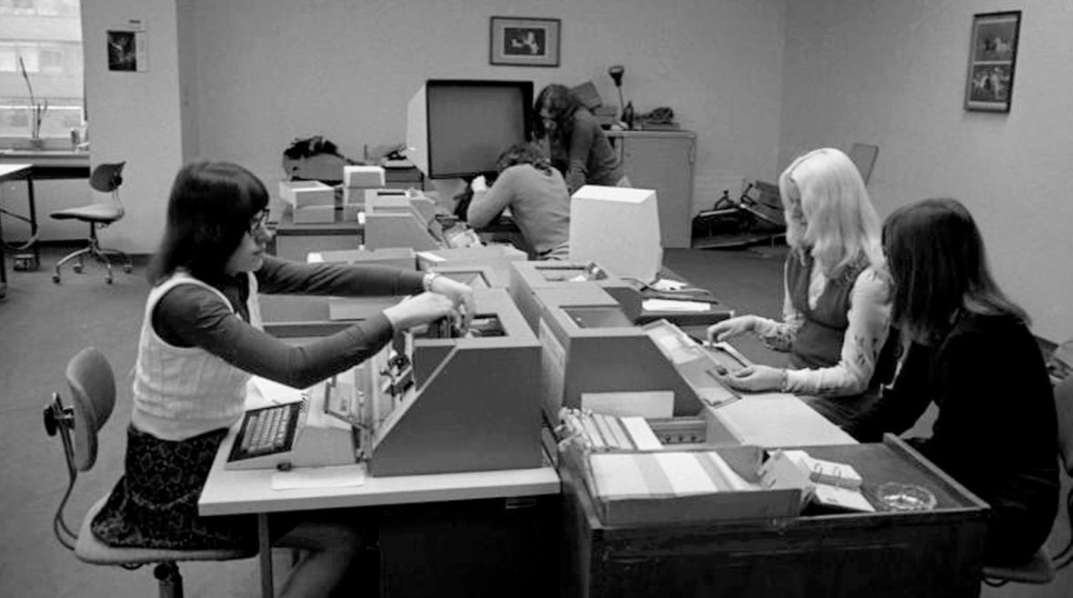 Die Elektronische Datenverarbeitung wird Anfang der 1970er Jahre Standard in der Verwaltung.