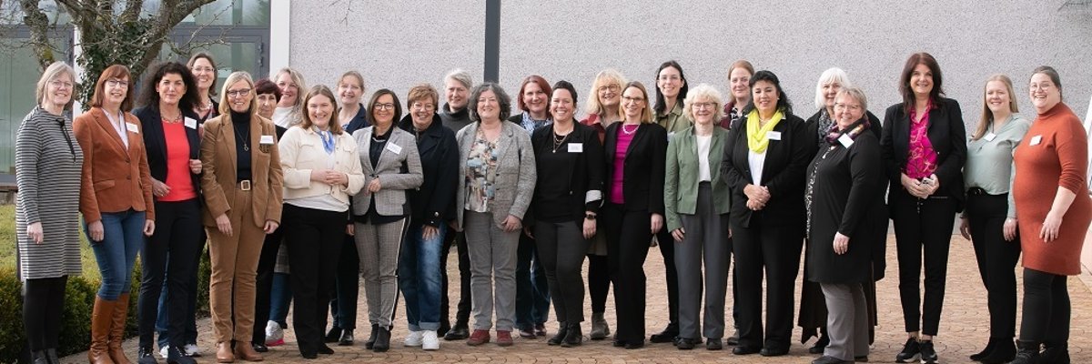 Gruppenbild der Mitglieder des Netzwerkes kommunale Führungsfrauen.