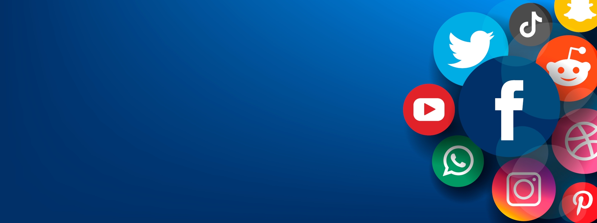 Bekannte Icons von Social Media Plattformen vor blauem Hintergrund.